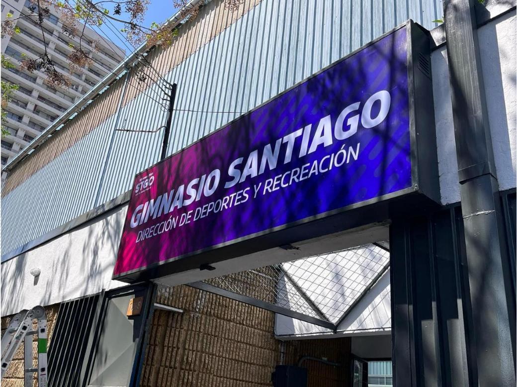 Letrero Gimnasio Santiago